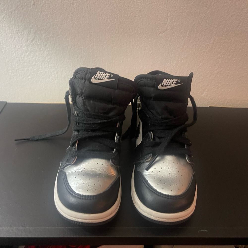 Jordan 1. Silver and black size 10c